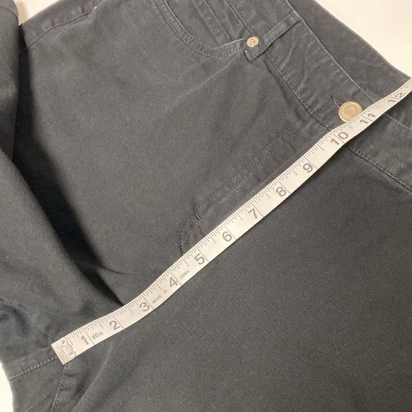 Liz Claiborne Black Capri Pant - Picture 10 of 11